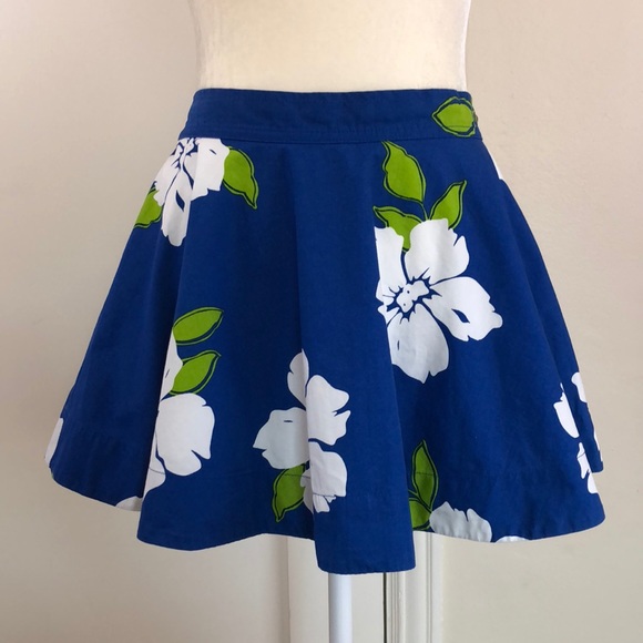 Hollister Dresses & Skirts - LAST CHANCE Hollister full floral mini skirt